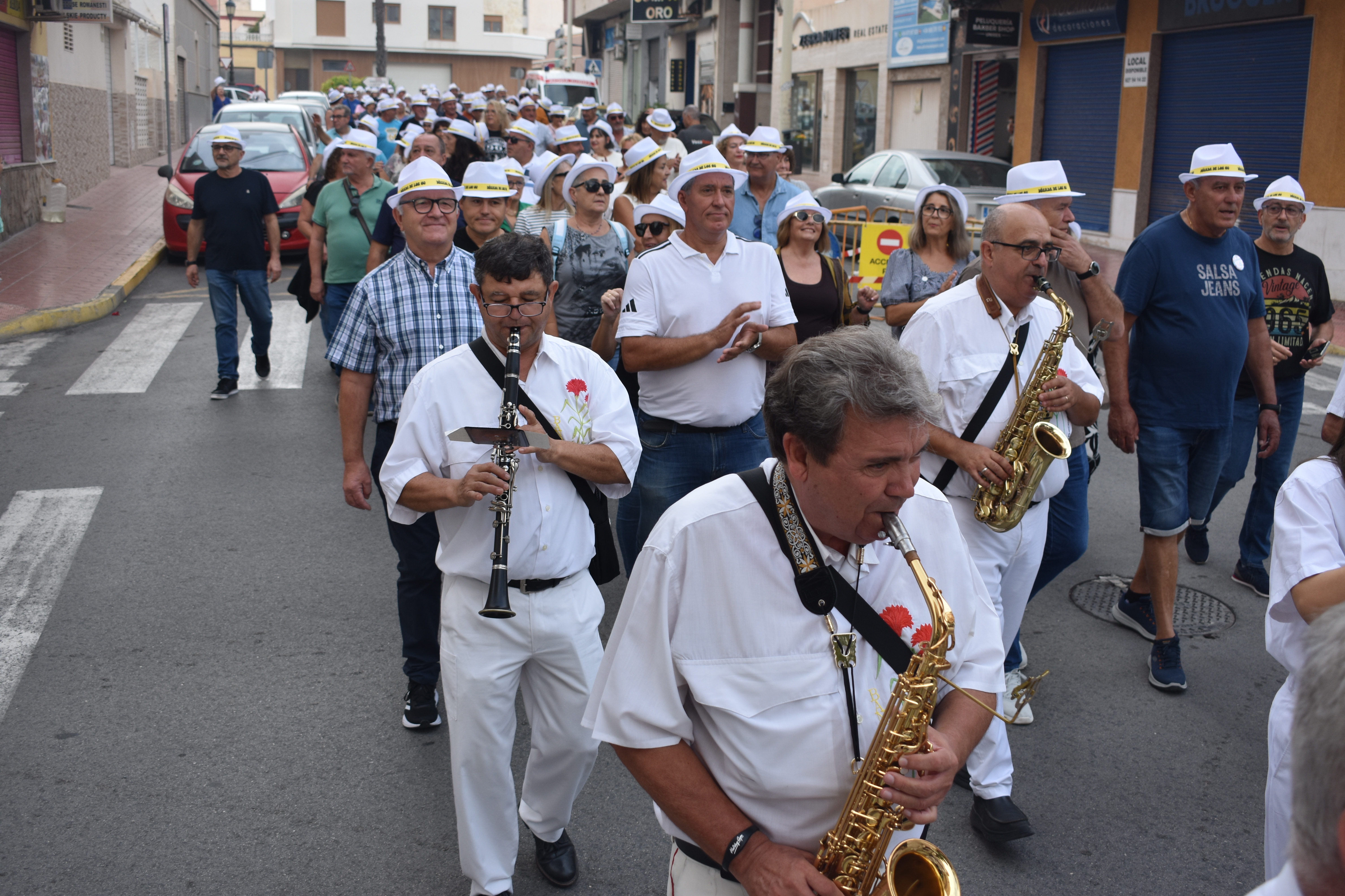 Guardamar reúne a toda una generación en la gran Fiesta de la Década de los 60 (foto 4)