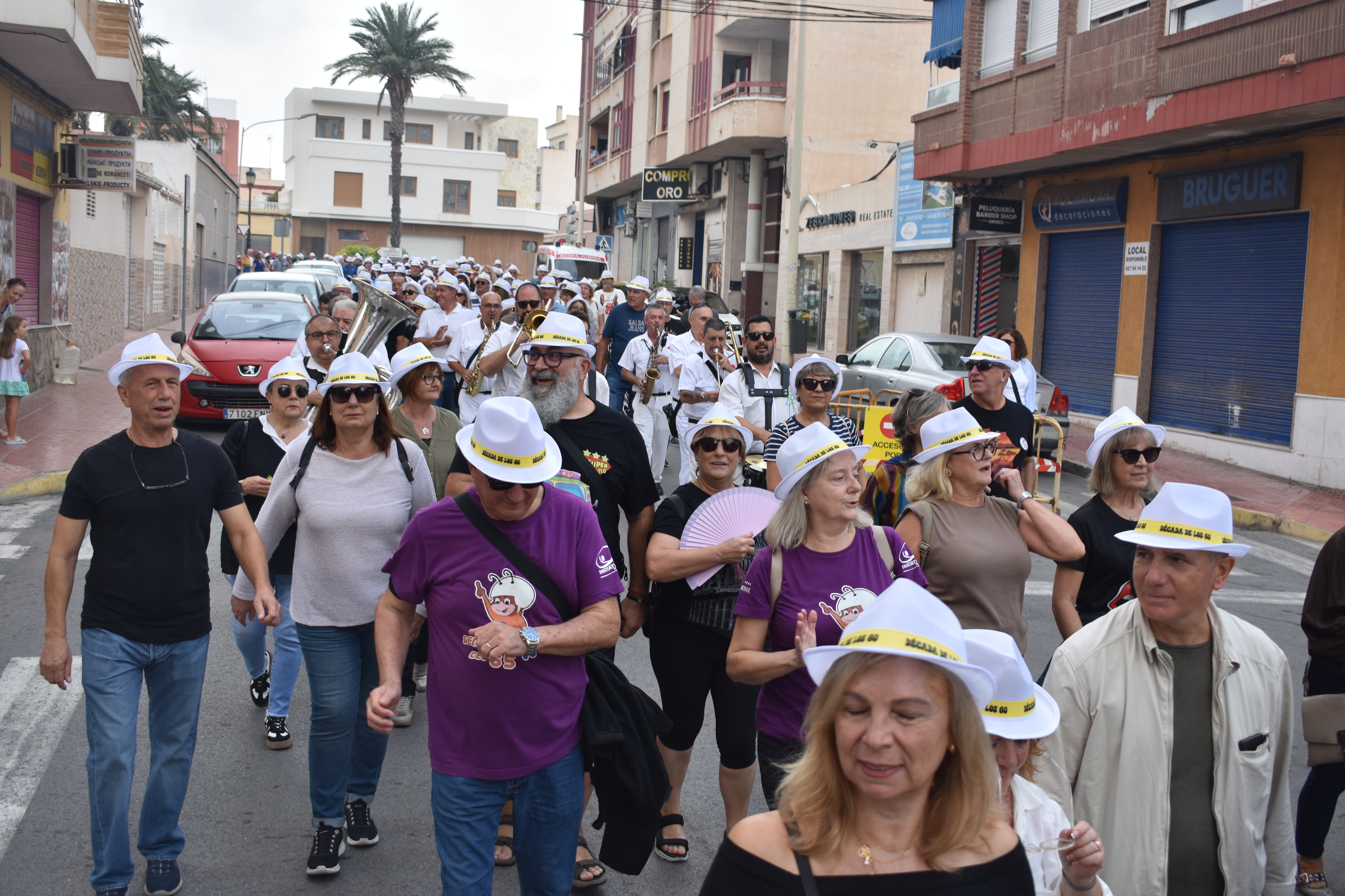 Guardamar reúne a toda una generación en la gran Fiesta de la Década de los 60 (foto 2)