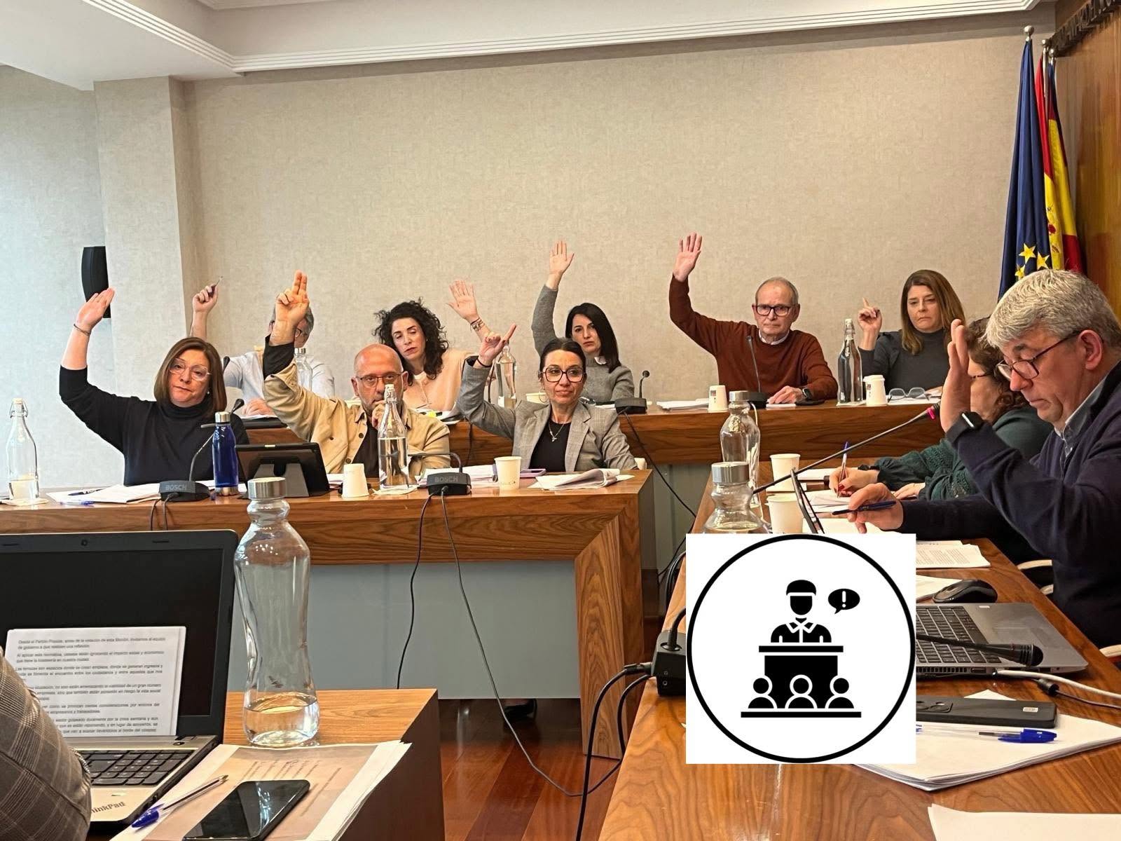Unos dimiten por dignidad; Pilar Gay asciende por obediencia. (foto 2)