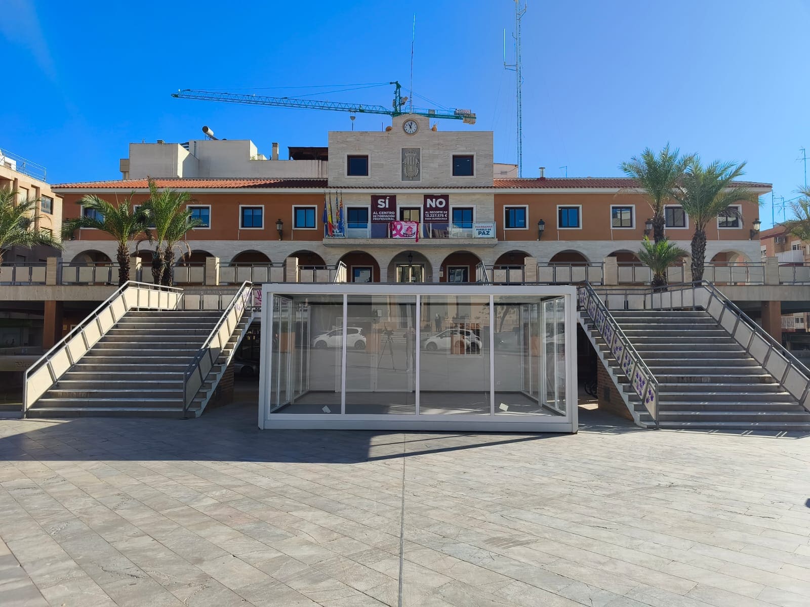 El belén de Guardamar estrenará caseta acristalada en la plaza del Ayuntamiento