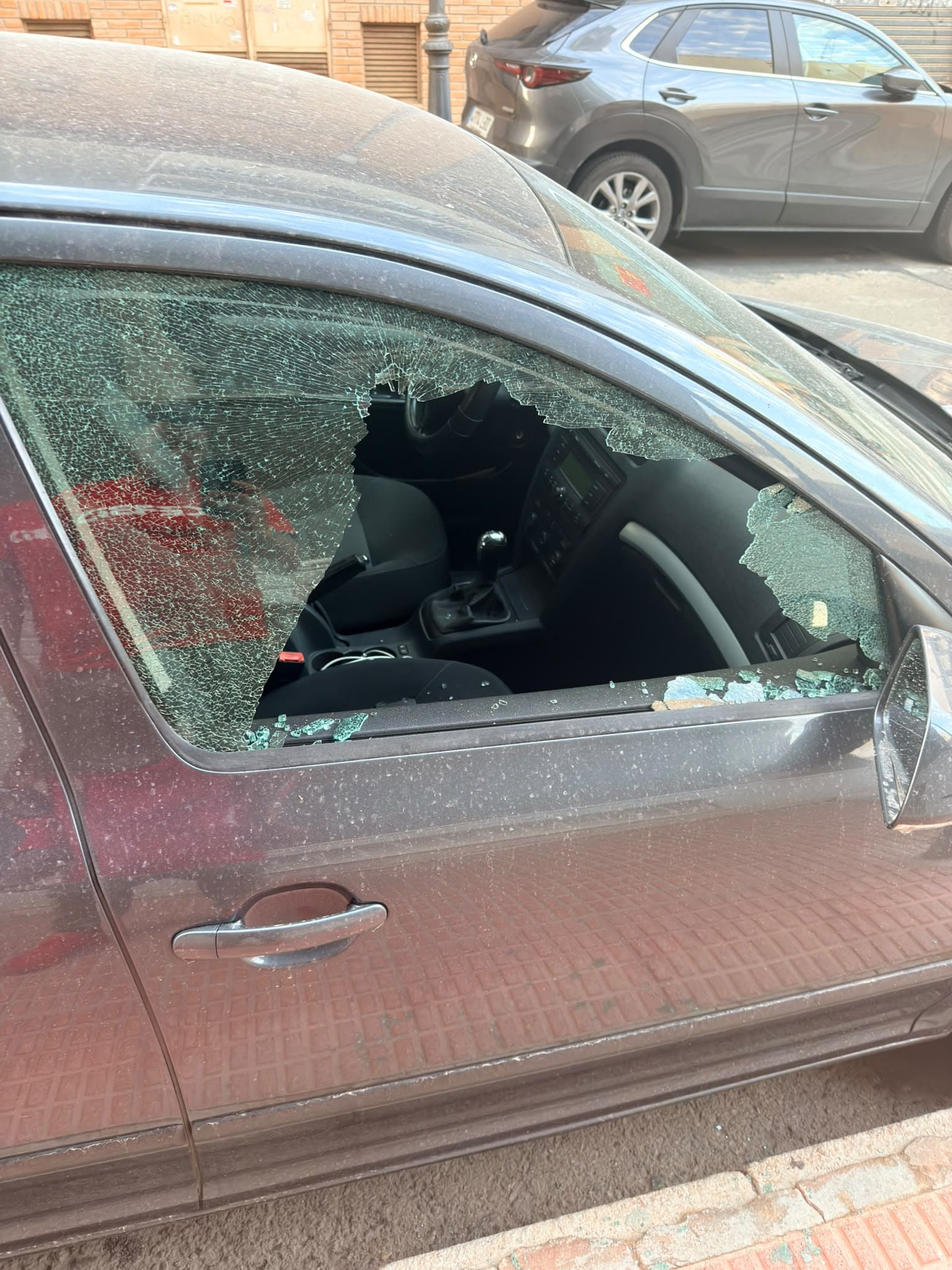 37 vehicles damaged in Guardamar as one of the suspected culprits escapes Local Police
